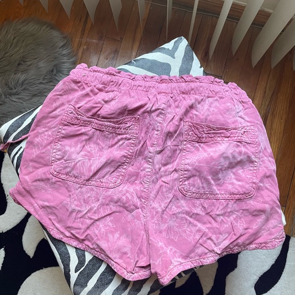 American Eagle vacay short in antique rose - Picture 2 of 3